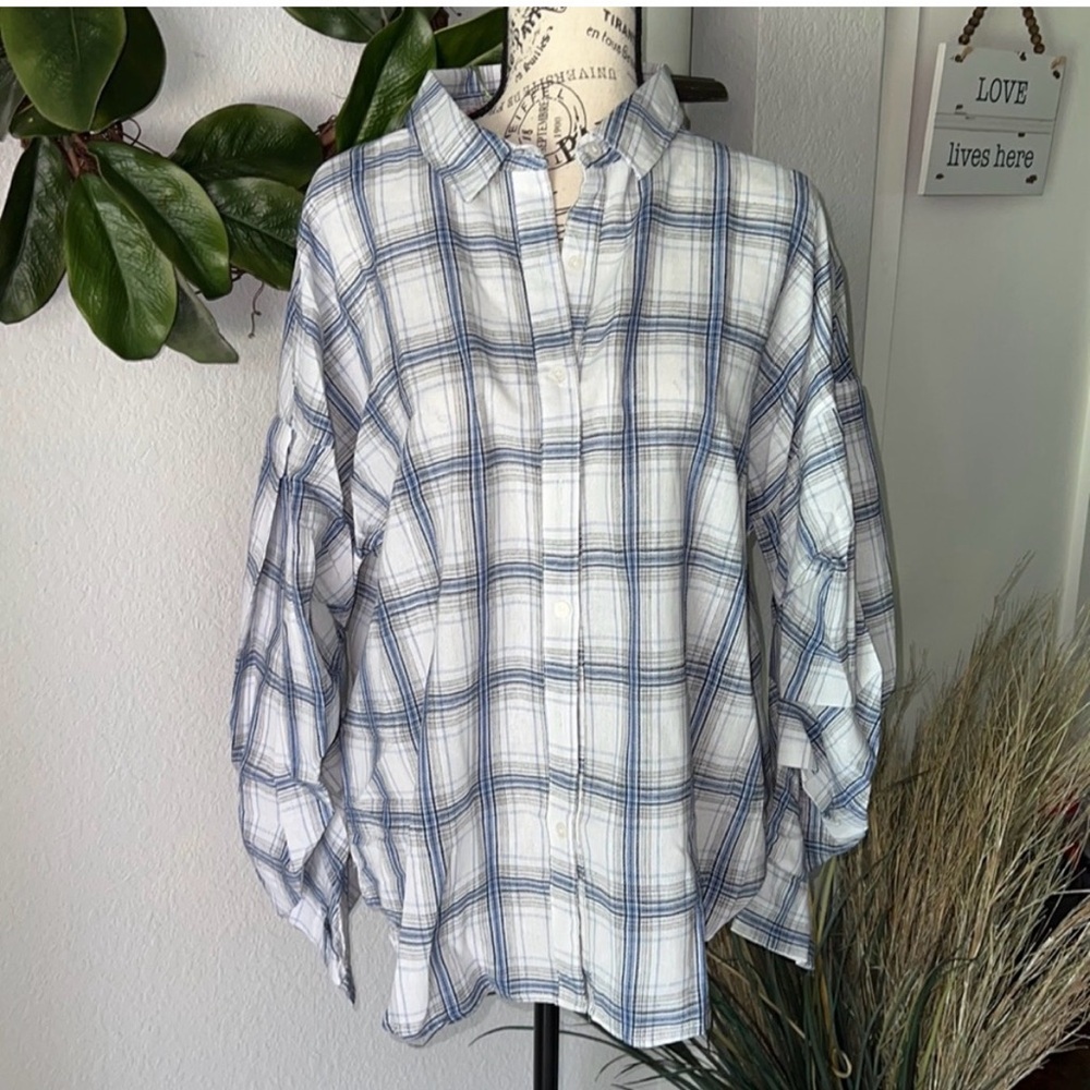 NWT Umgee L blue plaid top